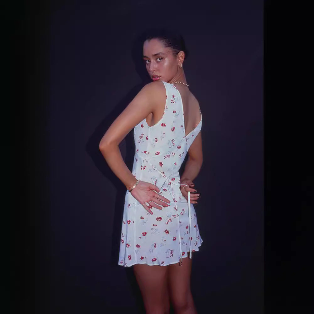 Damen Sommerliches Minikleid mit floralem Design und tailliertem Schnitt EB
