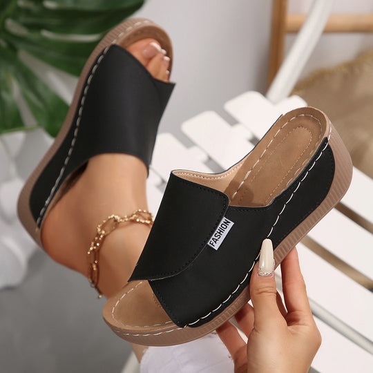 Damen Komfortable Wedge-Pantoletten mit elegantem Riemendesign EB