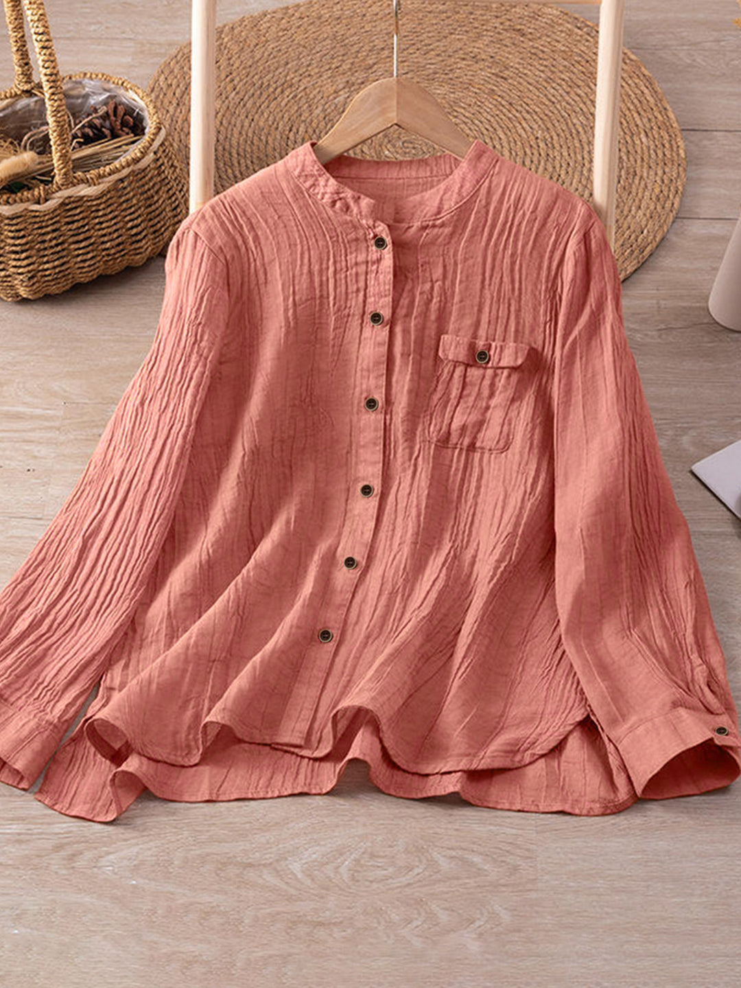 Damen lässige Bluse mit strukturiertem Stoff und Knopfdetail EB