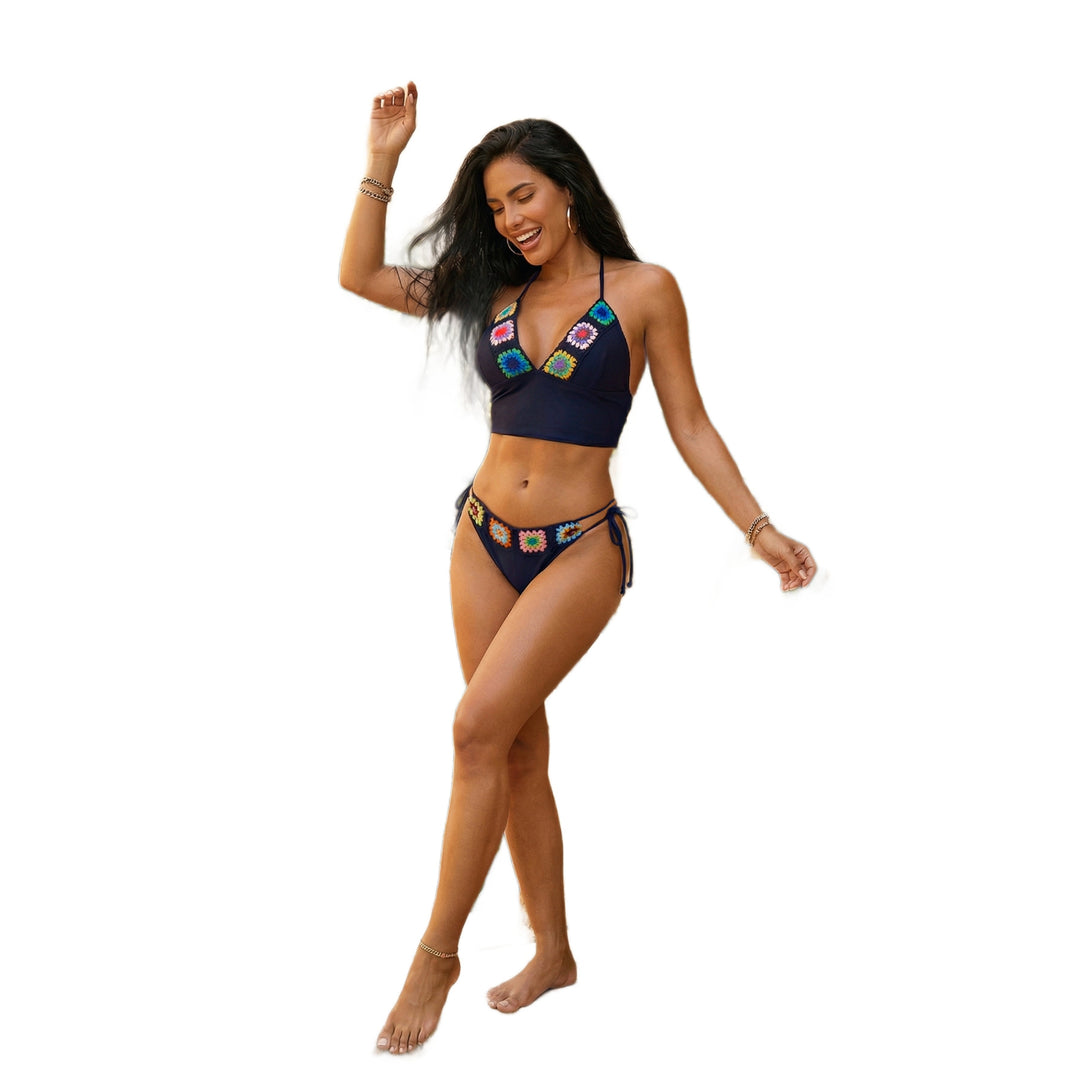Damen Eleganter Bikini mit hochwertigem Stickdesign EB