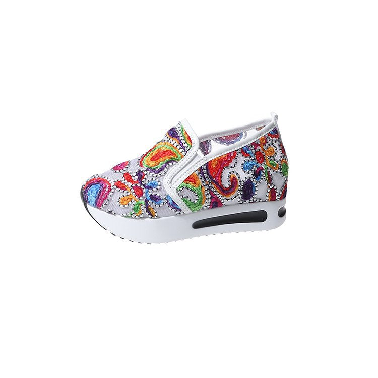Damen Slip-On Keil-Sneaker mit besticktem Canvas-Obermaterial und luftgepolsterter Plateau-Sohle EB