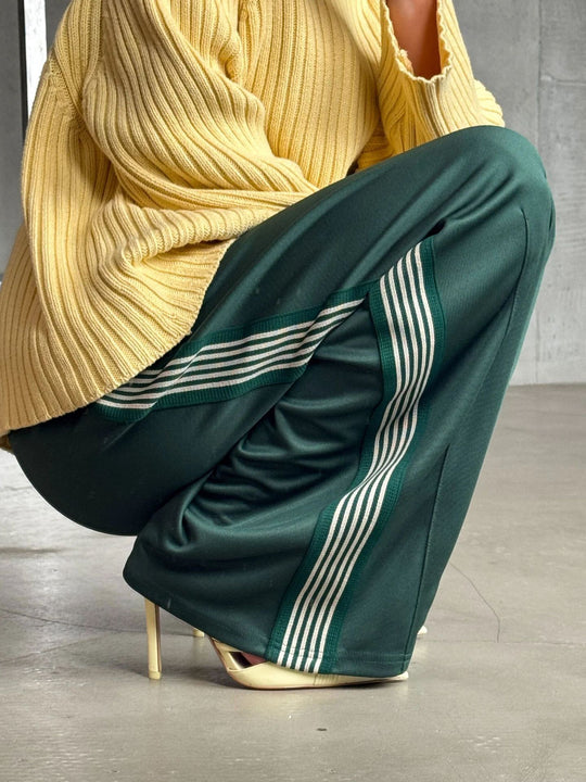 Damen weite Sporthose mit diagonalen Streifen EB