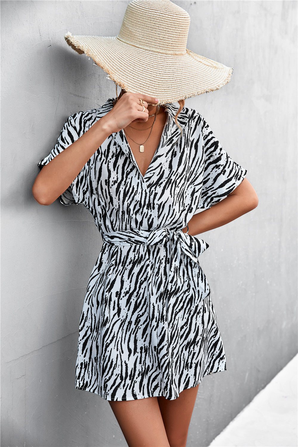Damen legeres Kurzarmkleid mit trendigem Zebra-Print und Gürtel EB