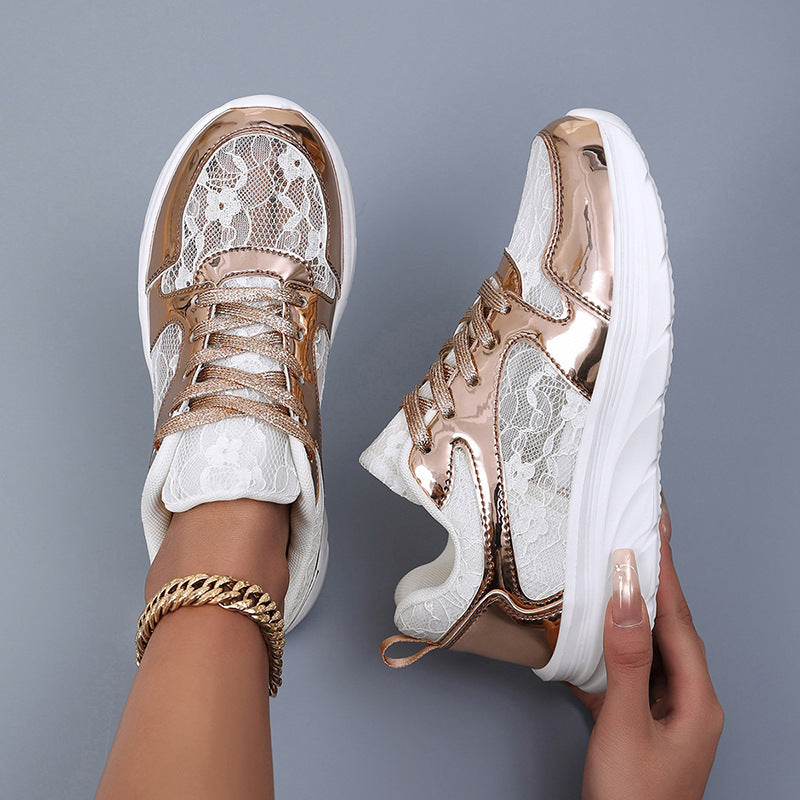 Damen Sneaker mit glänzendem Obermaterial und spitzenförmigem Design EB