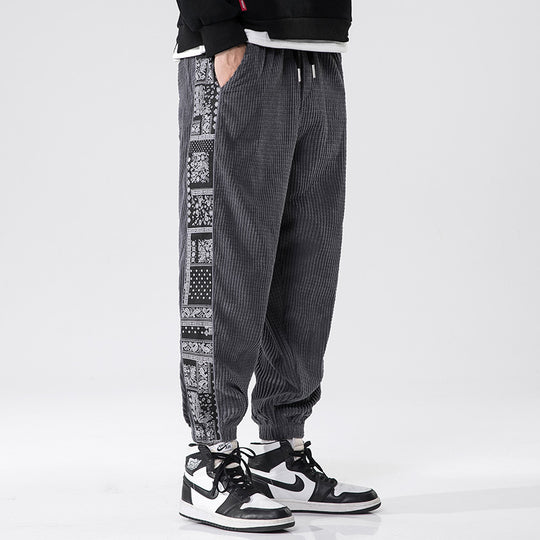 Herren nan Cord-Jogger mit Bandana-Seiteneinsatz, elastischem Bund, schmal zulaufender Knöcheln und geripptem Strukturstoff EB