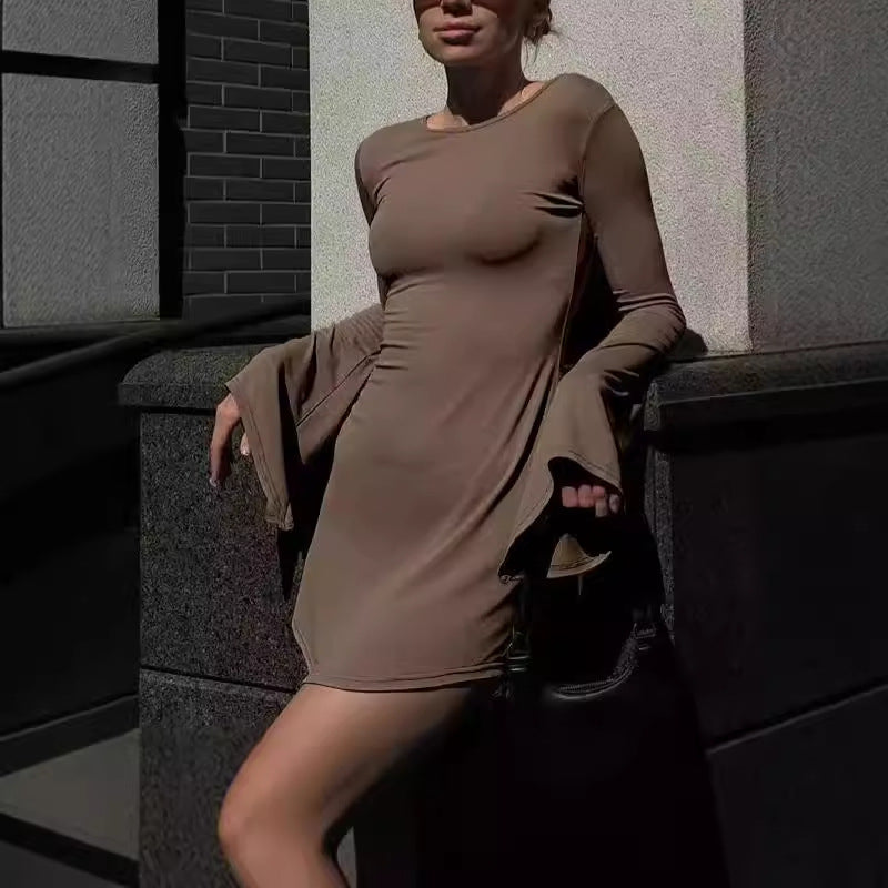 Damen Mini-Dress mit eleganten Trompetenärmeln und figurformendem Schnitt EB