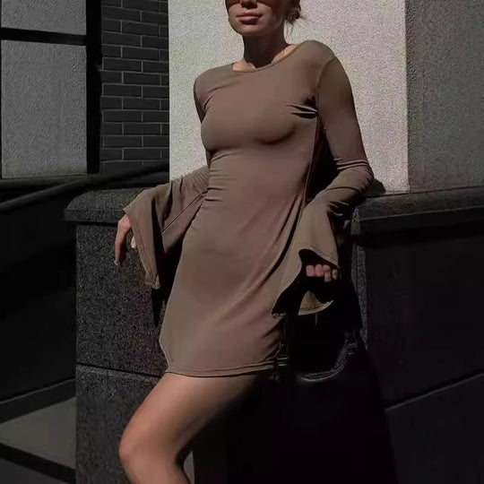 Damen Mini-Dress mit eleganten Trompetenärmeln und figurformendem Schnitt EB
