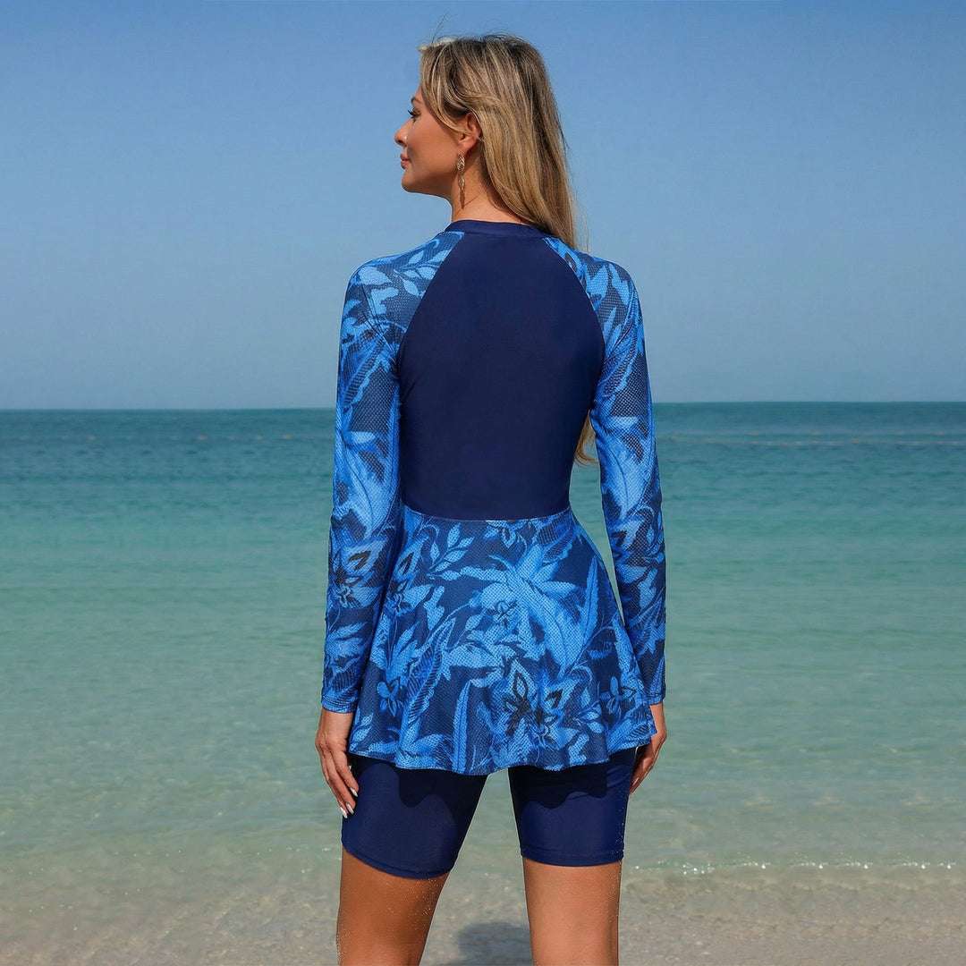 Damen moderner Schwimmanzug mit eleganter Tunika und sportlichen Shorts EB