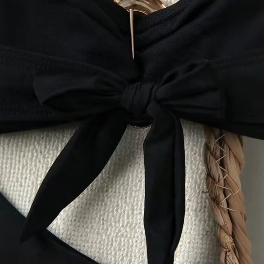 Damen Bikini-Set mit elegantem Knoten und goldener Akzentverzierung EB