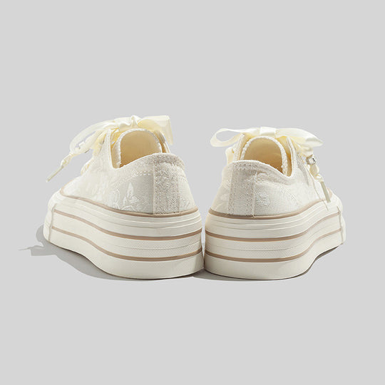 Damen Plattform Sneakers mit eleganter Satinschnürung und modischem Design EB