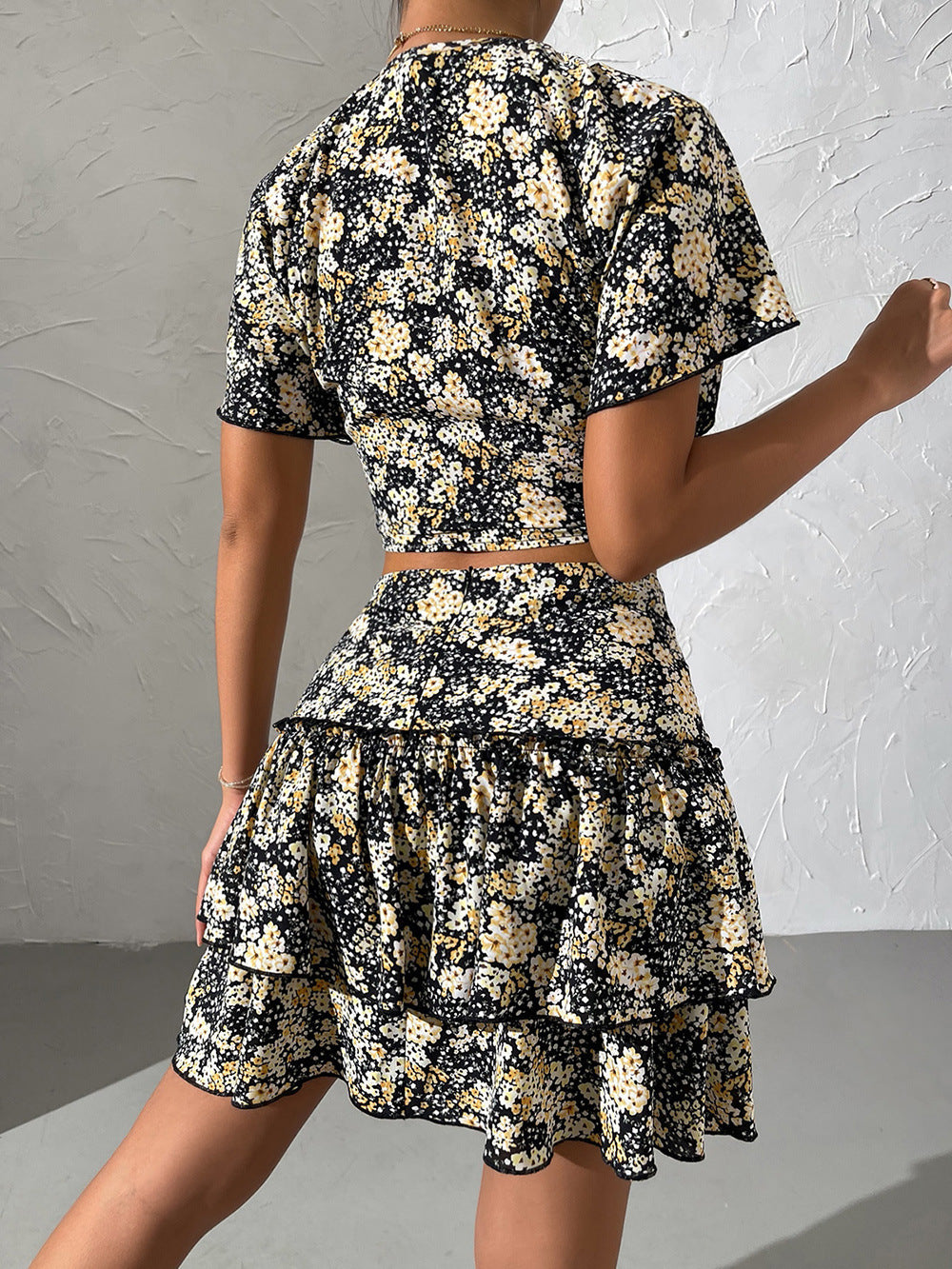 Damen Blumiges Mini-Kleid mit Raffungen und Rüschendetails EB