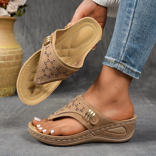 Damen Zehentrenner-Sandalen mit eleganter Perforation EB