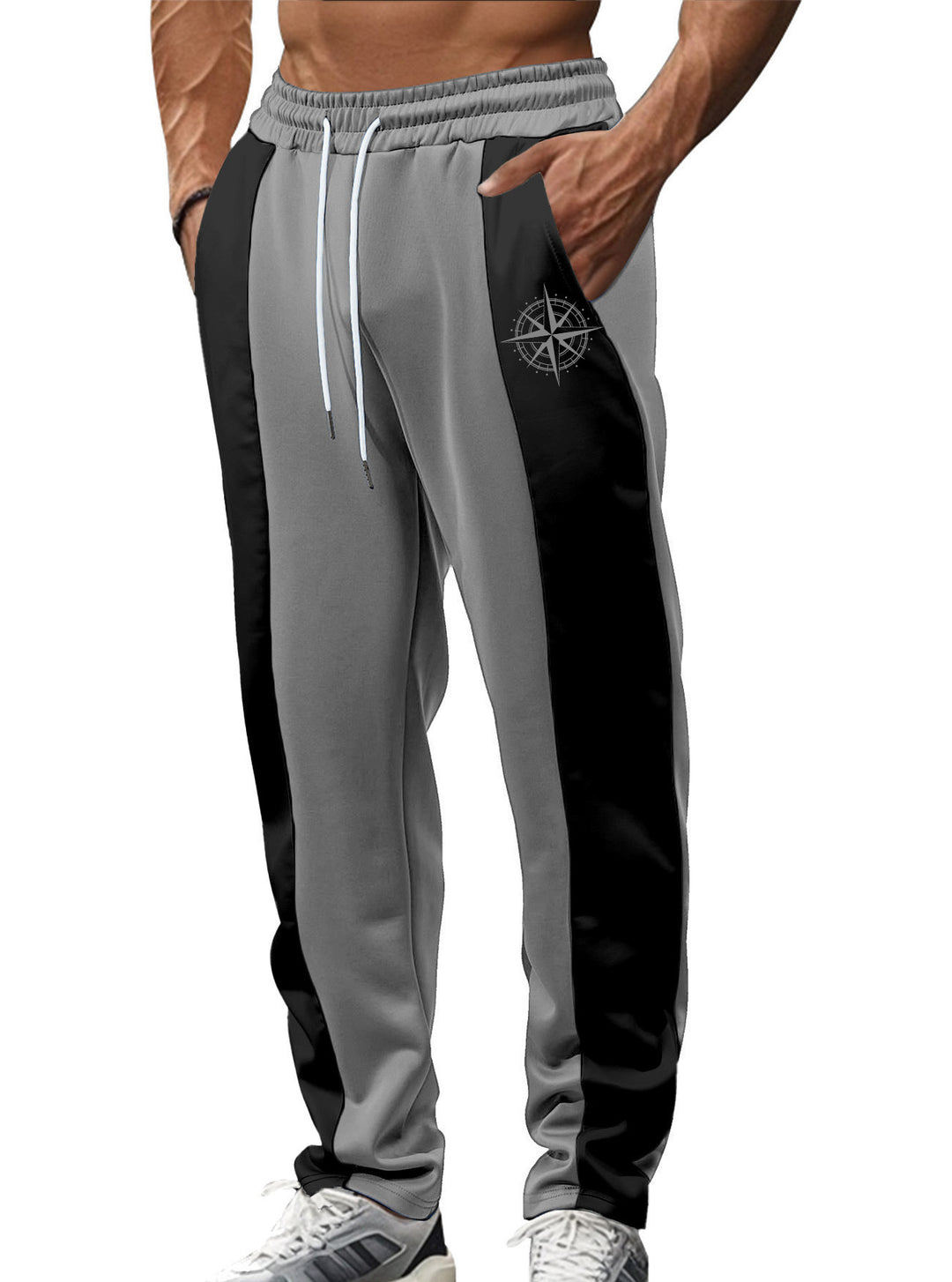 Herren nan sportive Trackpants mit seitlichen Kontrastbahnen elastischem Bund Kordelzug und Hirschstickerei EB