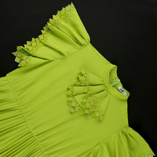 Damen Elegantes Maxi-Kleid mit Plisseefalten und Rüschendetails EB