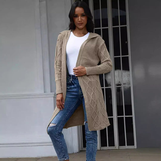 Damen Strickjacke mit Kapuze und stilvollem Zopfdesign EB