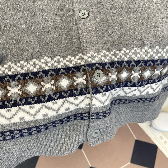 Damen Strickjacke mit elegantem Kragen und modischem Muster EB
