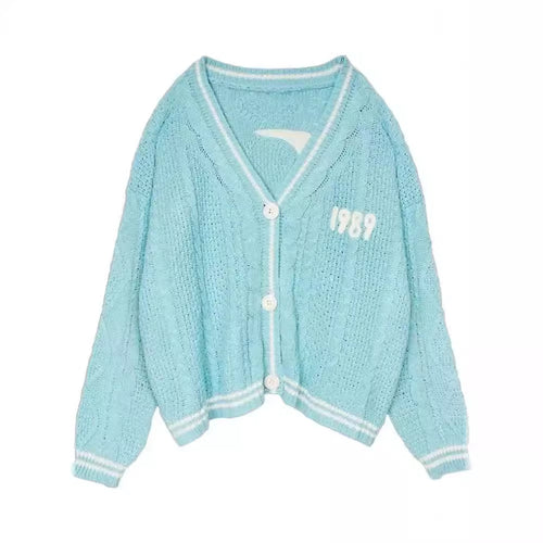 Damen nan kurze gestrickte V Ausschnitt Strickjacke mit Zopfmuster und Perlmuttknöpfen EB