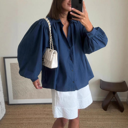 Damen lässiges Kombi-Outfit mit lockerer Bluse und Shorts EB