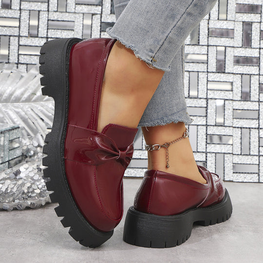 Damen  glänzende Plateau-Loafer mit übergroßer Schleifenapplikation und profilierter Gummisohle EB