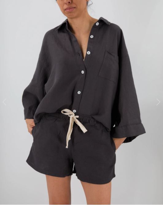 Damen Lässige Leinenbluse mit bequemen Schnitt und praktischen Taschen EB