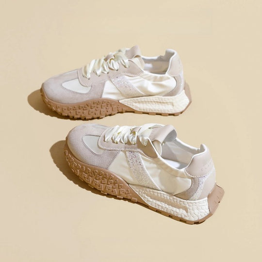Damen Sportliche Sneakers mit glitzernden Akzenten und futuristischem Design EB