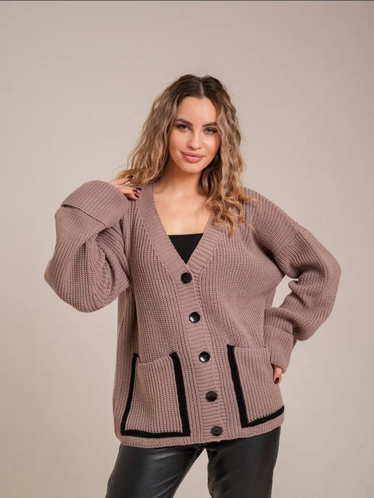 Damen Grobstrickjacke mit großen Taschen und dekorativem Knopf EB