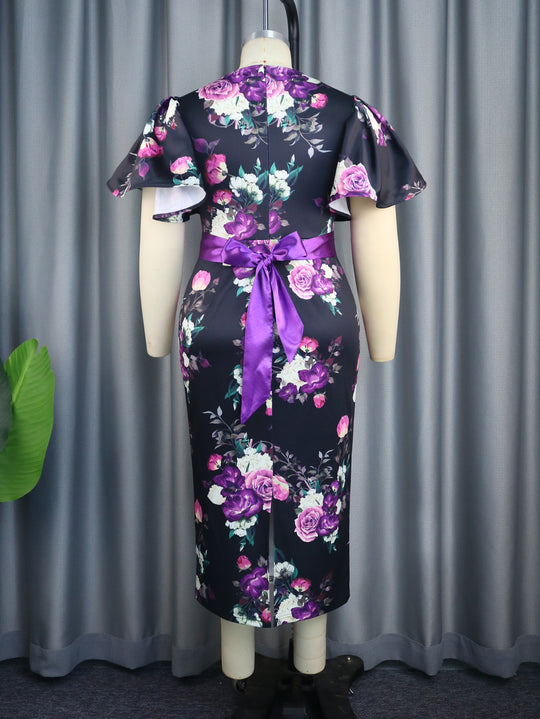 Damen figurbetontes Kleid mit floralen Akzenten EB