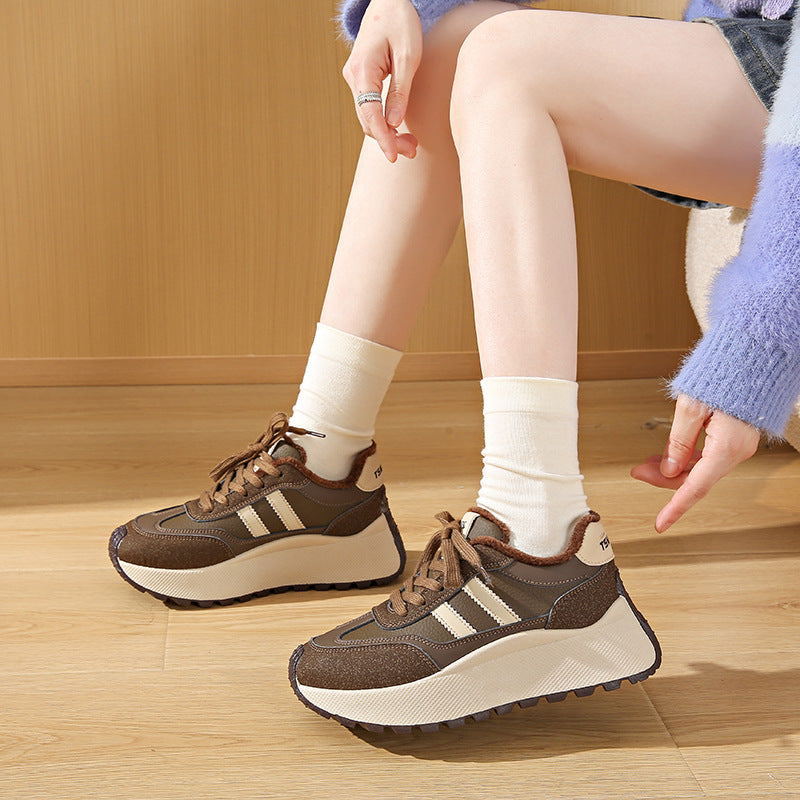 Damen Freizeit Sneakers mit kuscheligem Innenfutter und rutschfester Sohle EB