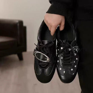 Damen modische Sneakers mit kreativem Design und einzigartigen Akzenten EB