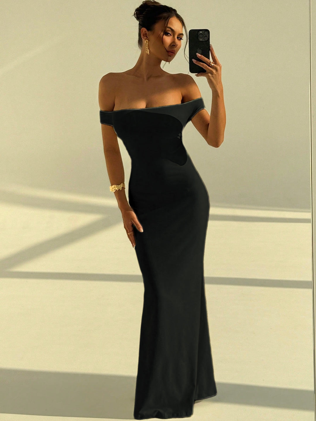 Damen Elegantes Off-Shoulder Maxikleid mit figurbetontem Schnitt EB