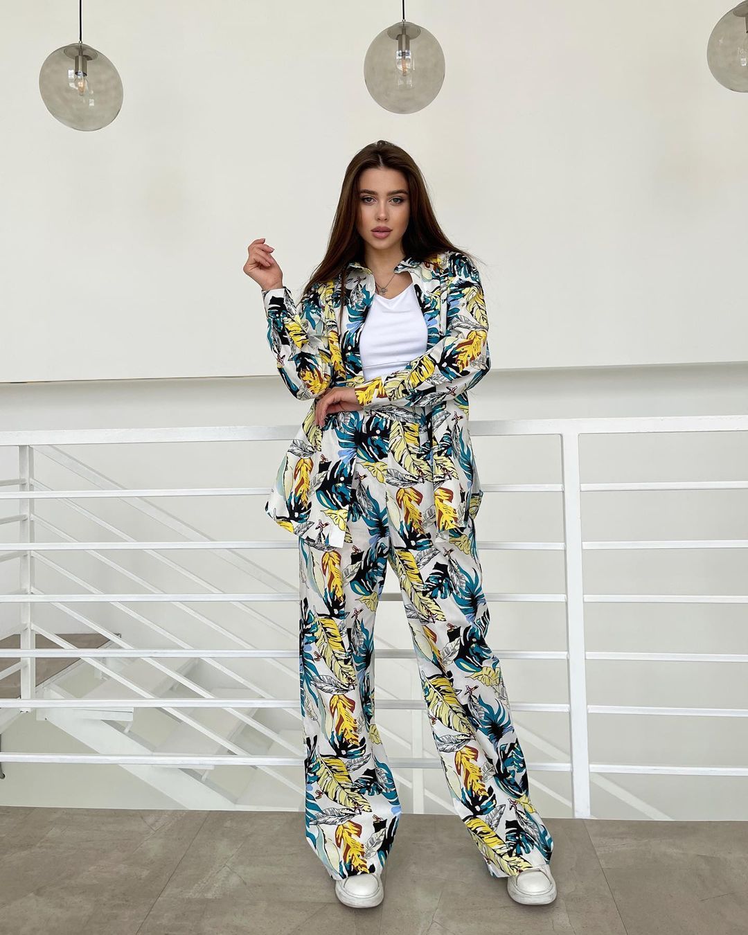 Damen modisches Ensemble mit floralem Muster und weitem Schnitt EB