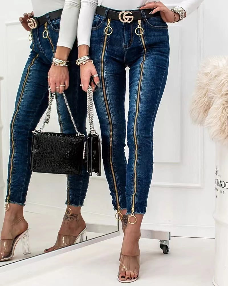 Damen High-Waist Jeans im modernen Design mit seitlichem Reißverschluss und Ring-Details EB