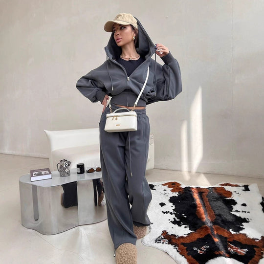 Damen kurzes Kapuzen-Sweatjacke mit Balloonärmeln und elastischer High-Waist Palazzo-Freizeithose Eichborn Berlin