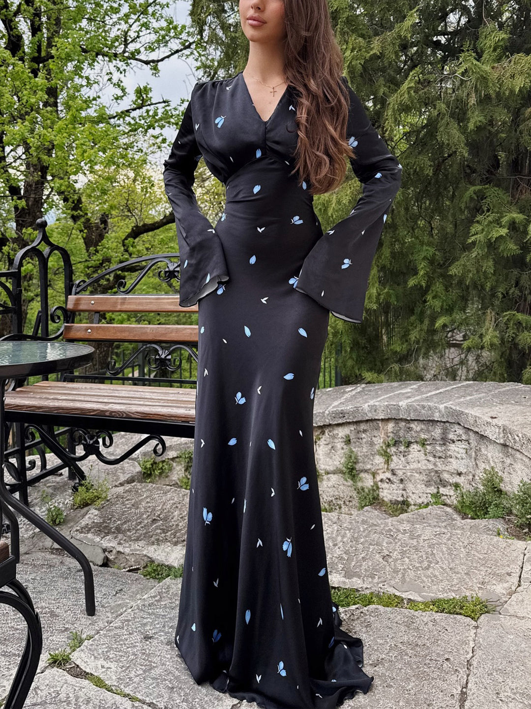 Damen Langärmeliges Maxikleid mit floralen Mustern und femininer Silhouette EB