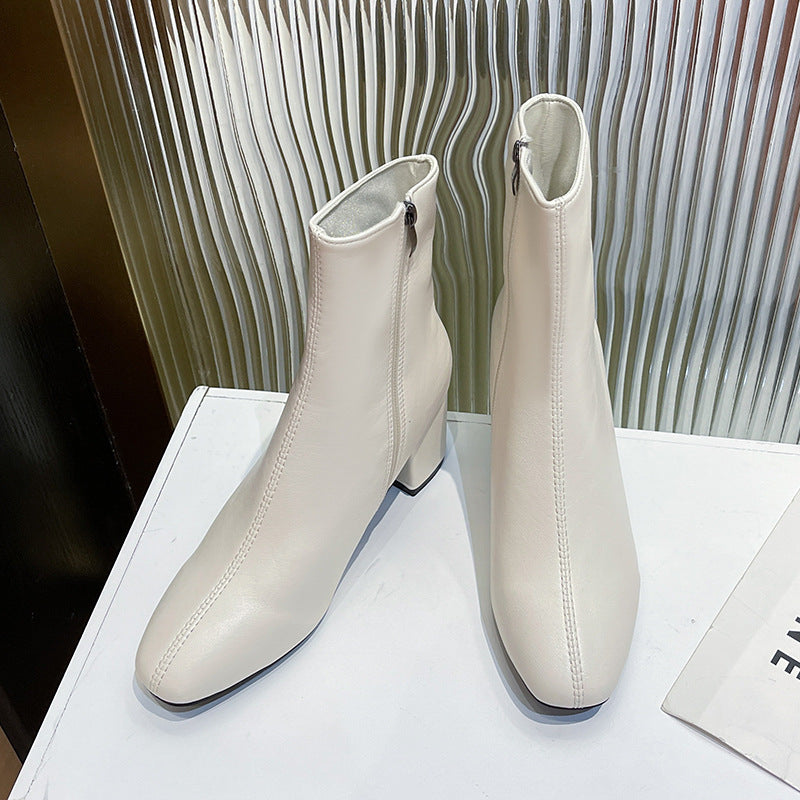 Damen nan elegante knöchelhohe Stiefelette in glatter Lederoptik mit mittelhohem Blockabsatz und dezenter Frontnaht EB