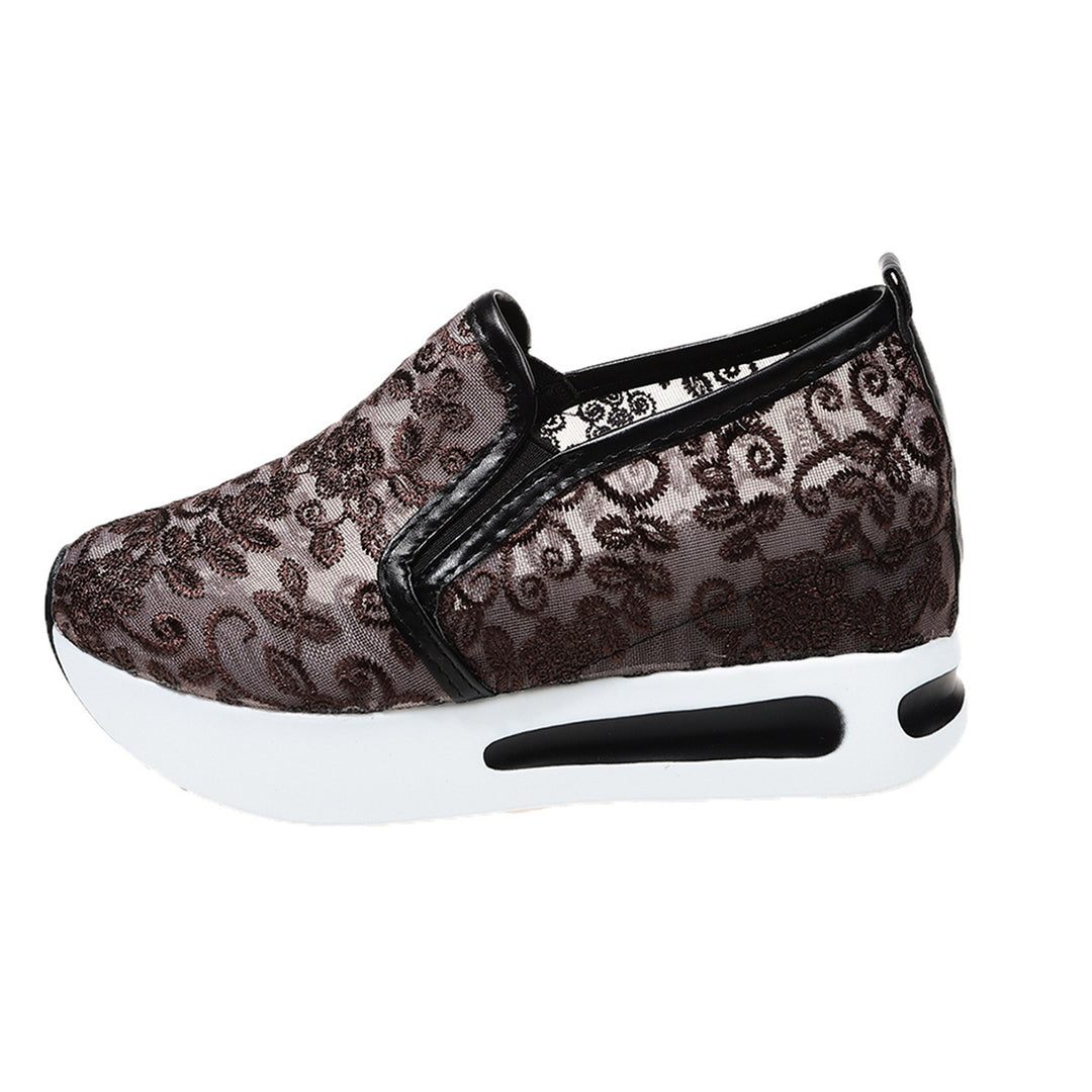 Damen Slip-On Sneakers mit romantischem Spitzen-Obermaterial EB