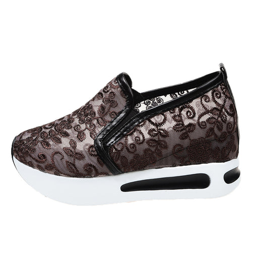 Damen Slip-On Sneakers mit romantischem Spitzen-Obermaterial EB