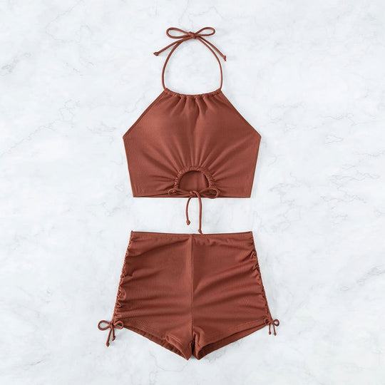 Damen Bikiniset mit gerafftem Crop-Top und freizügigen Shorts EB