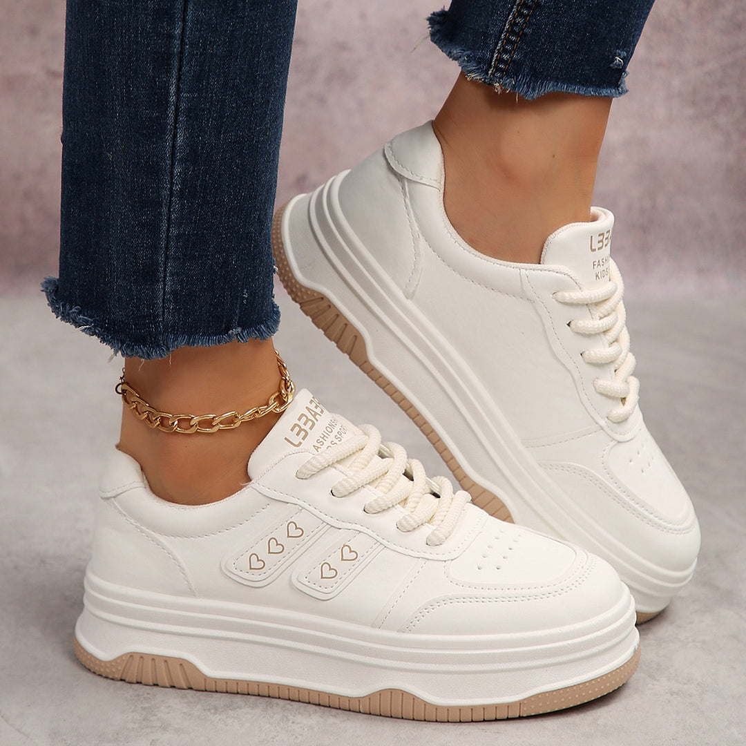 Damen Sneakers mit Herzen-Applikationen und strukturierter Laufsohle EB