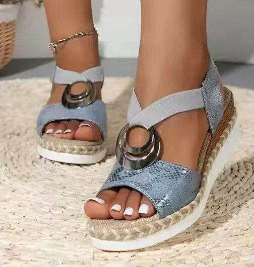 Damen Keil‑Sandalen mit Bast‑Plateau, elastischem Fersenriemen und Zier‑Metallornament EB