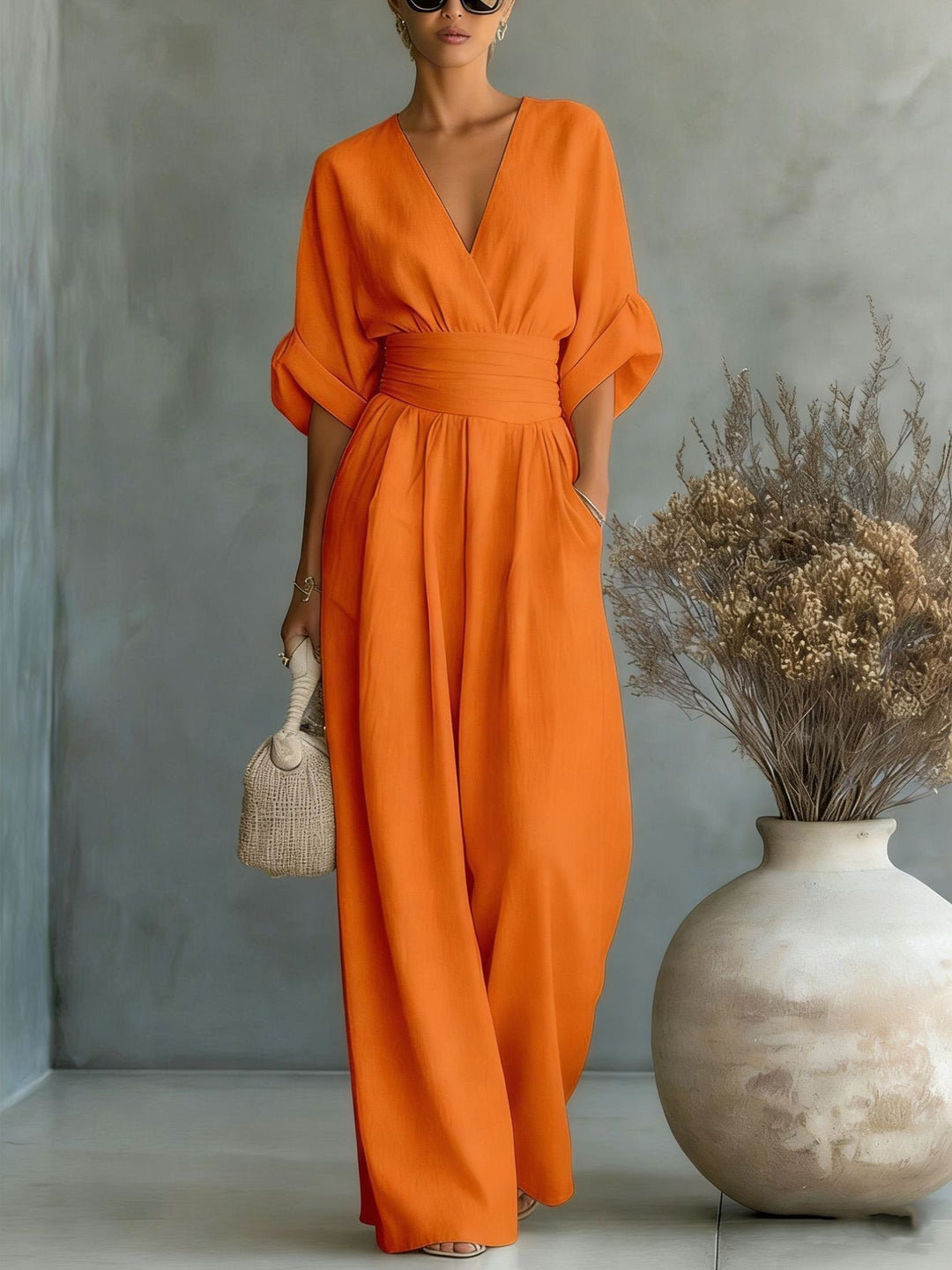 EB | Eleganter Ärmelloser Jumpsuit mit Tiefem V-Ausschnitt, Taillenbund und Weitem Bein
