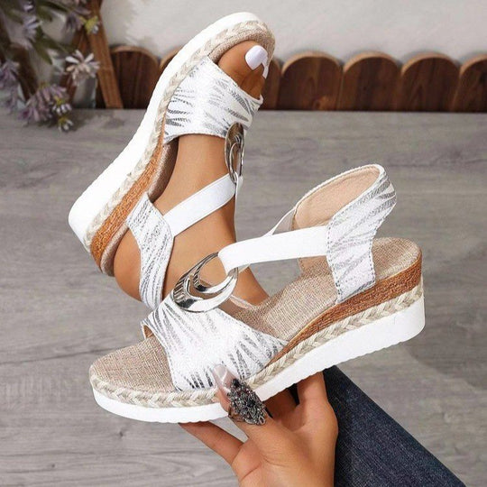 Damen Riemchen-Pantoletten mit modischem Metallic-Detail EB