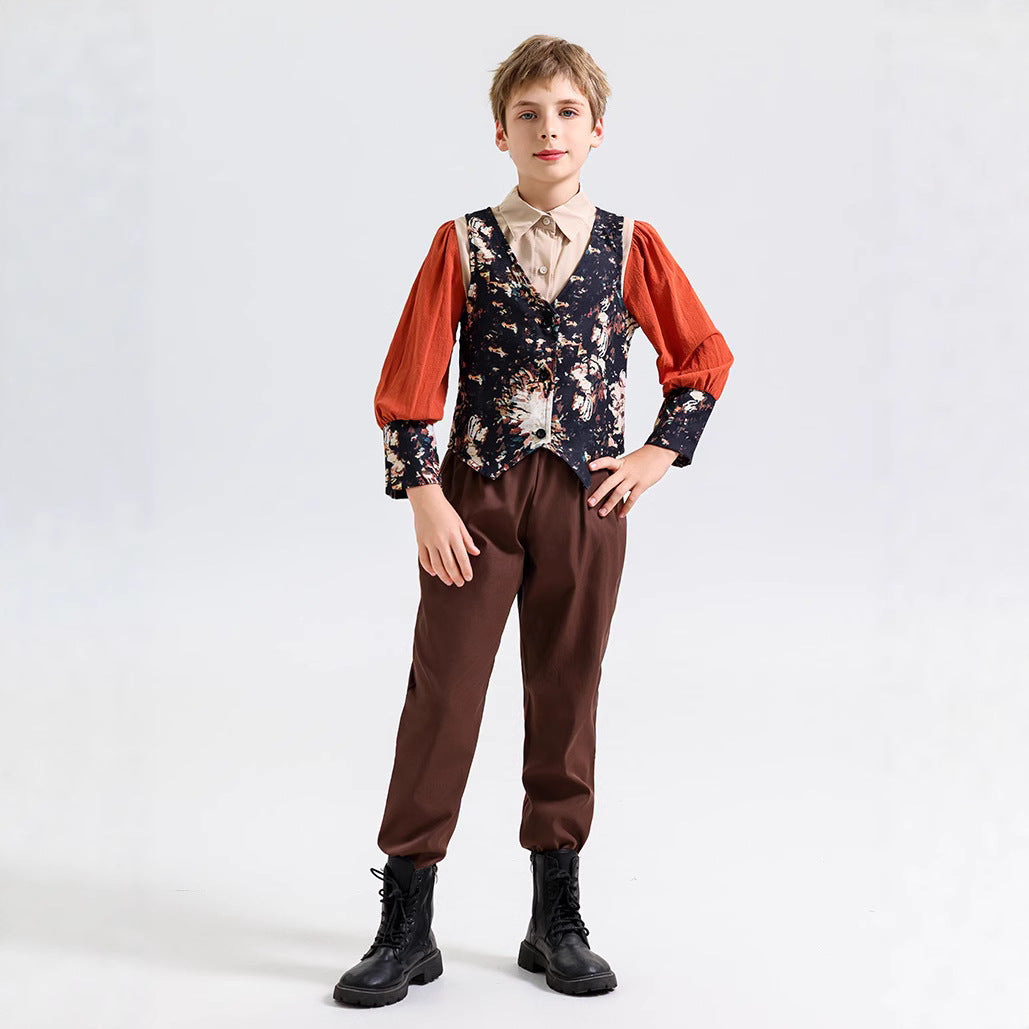 Jungen Trachten-Outfit mit floralen Akzenten EB