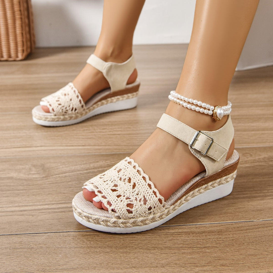 Damen  bestickte Espadrille-Pantoletten mit verstellbarem Knöchelriemen, floraler Häkel-Optik und geflochtenem Jute-Plateau EB