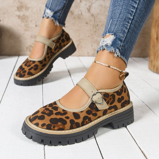 Damen Riemchen‑Slipper im Mary‑Jane‑Stil mit grober Profilsohle und Herzschließe EB