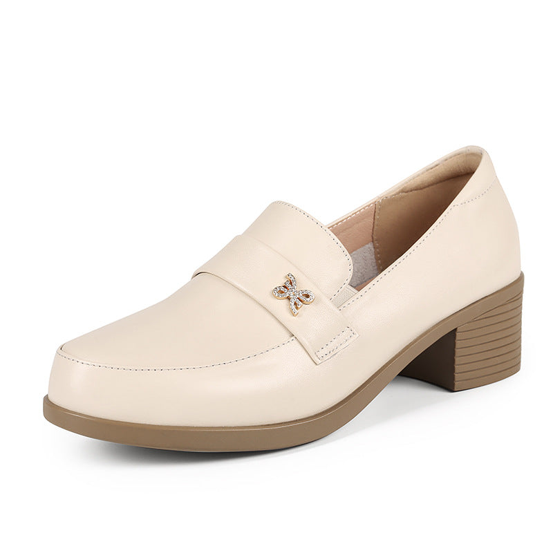 Damen Elegante und komfortable Mokassins mit modischem Schmuckdetail EB