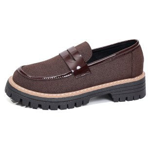 Damen Komfortable Slip-On Schuhe mit robustem Profil und eleganter Applikation EB