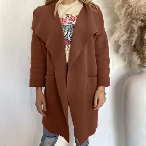 Damen Oversized Strickjacke mit weitem Revers und Taschen EB