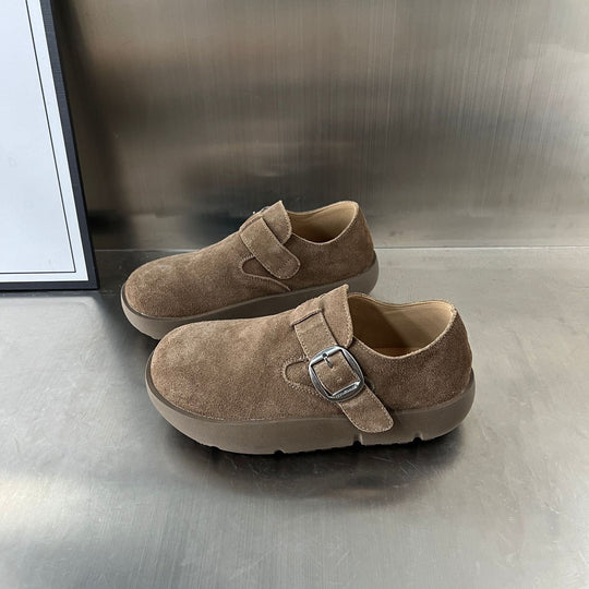 Damen Komfortable Wildleder-Clogs mit modischem Riemen und ergonomischem Fußbett EB