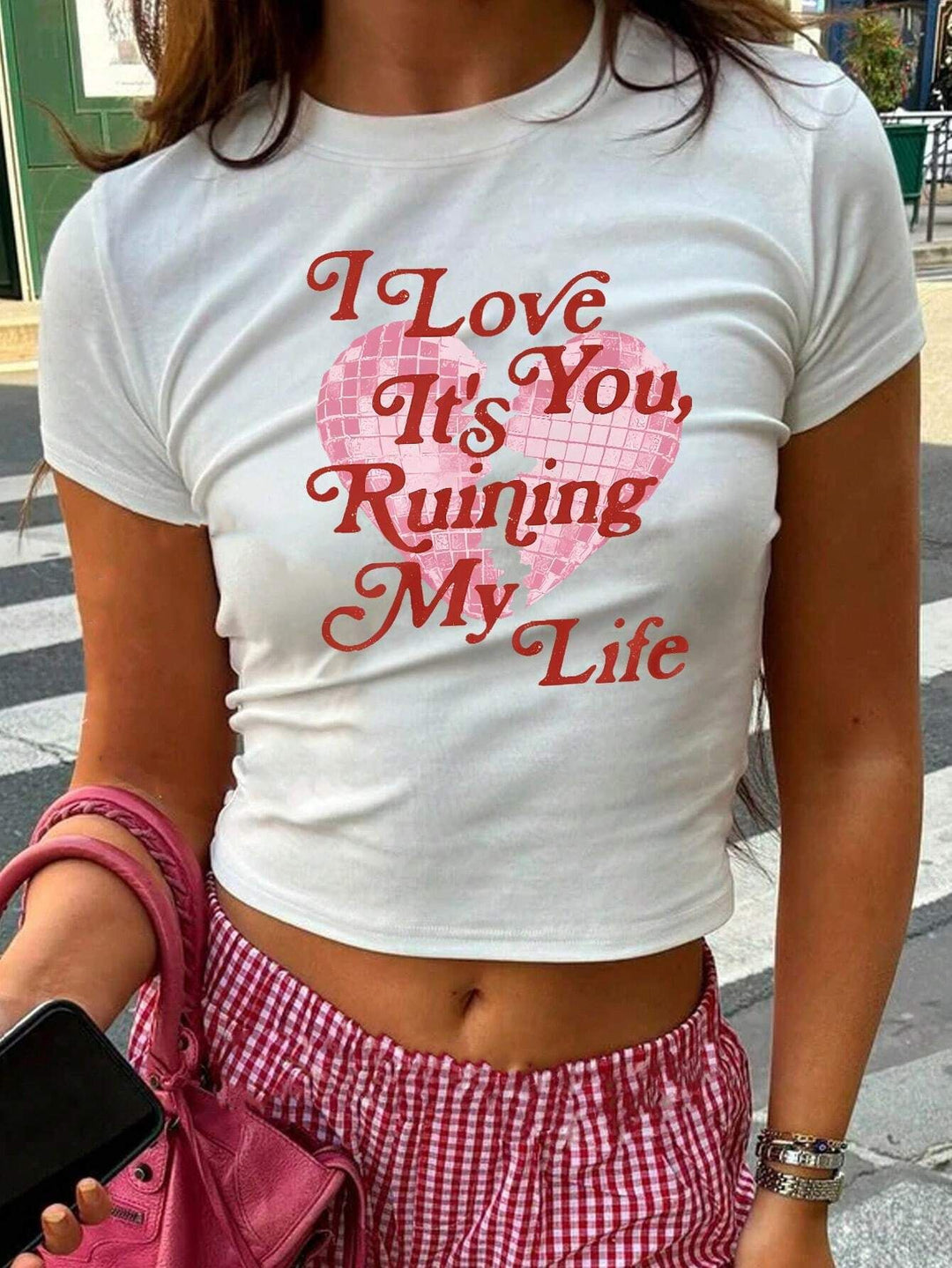 Damen Crop-Top mit kreativem Grafikdesign und modernem Schriftzug EB